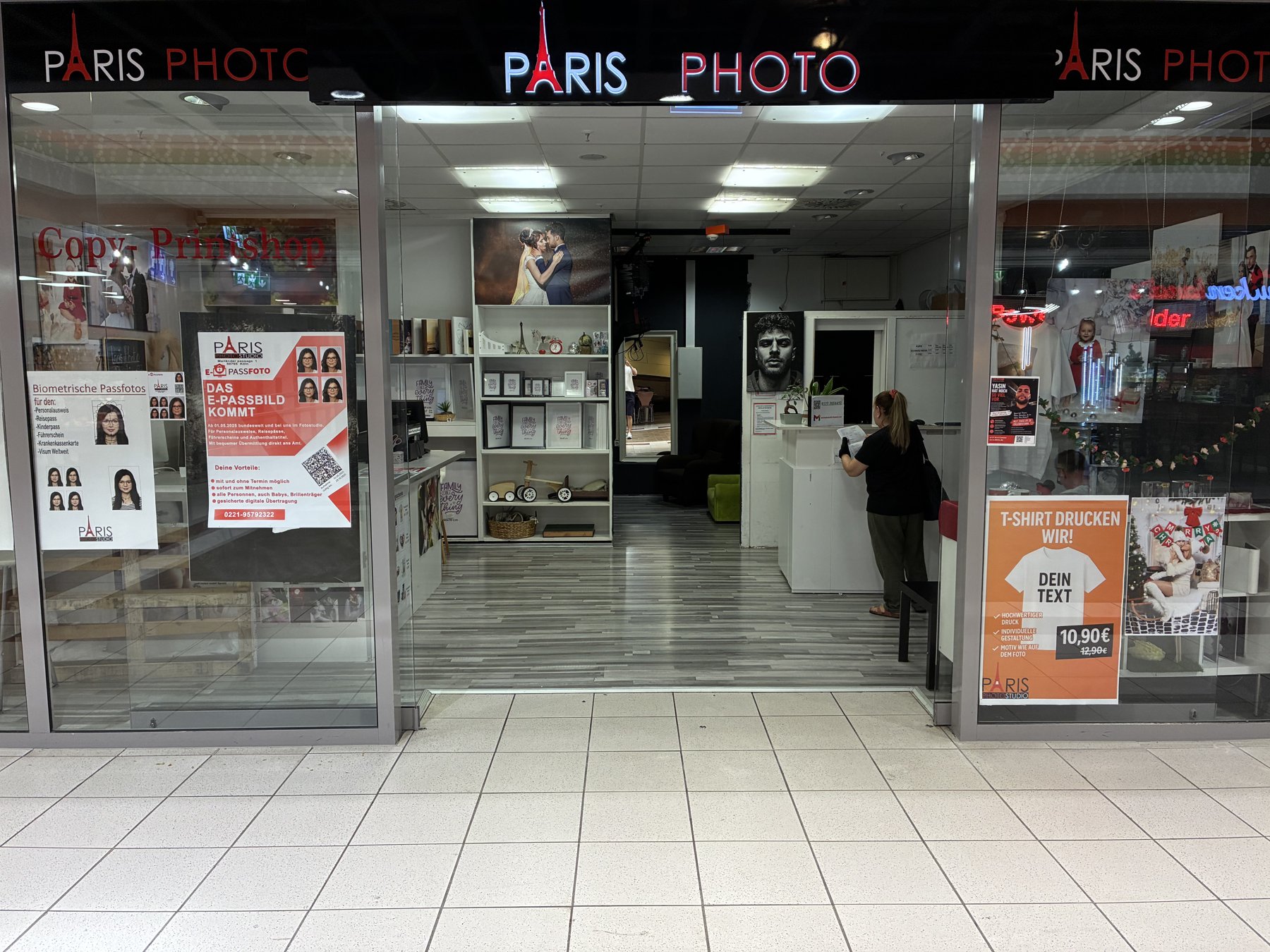 Paris Photo Storefront in Köln
